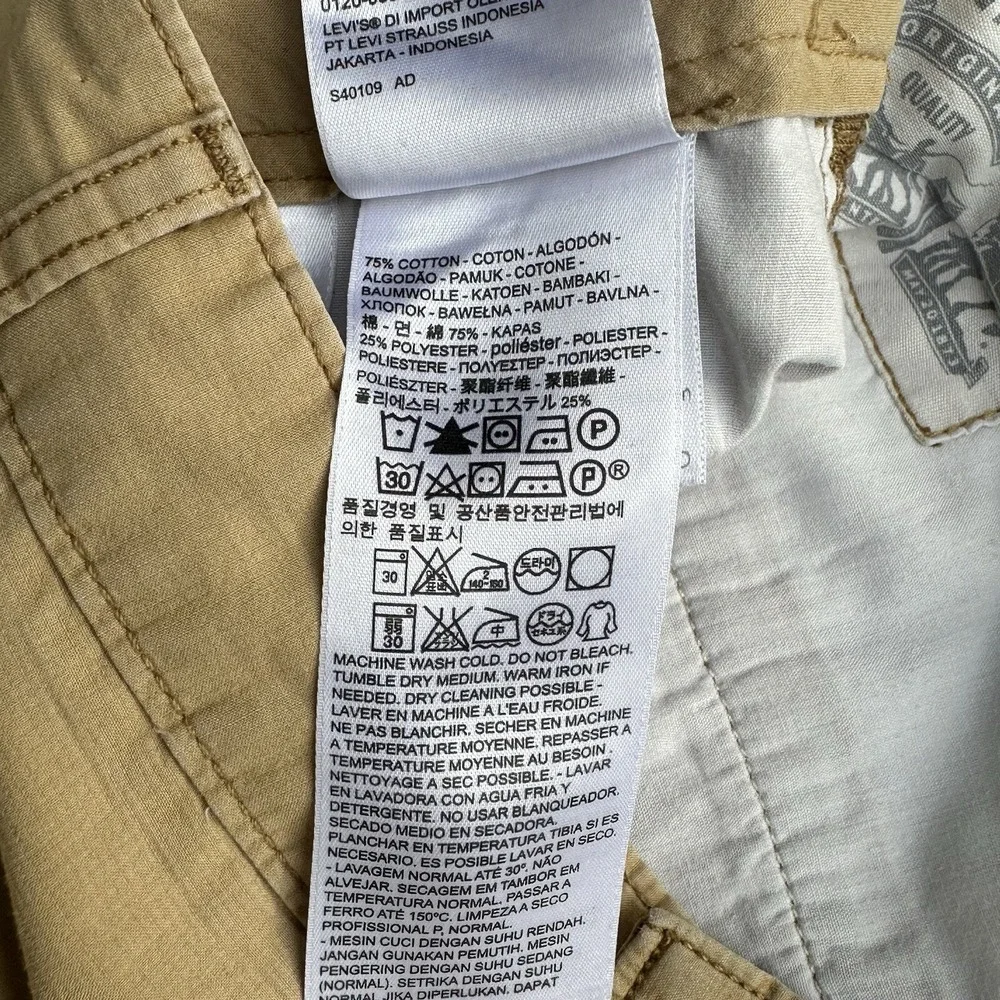 Levis Cargo Shorts Khaki Tan 6 Pocket Mens Size 42‎ x 11 Gorpcore Read! Flaws
